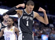  温网抢七大战对决在即！广州队演练定位球，圣安东尼奥马刺密集防守应对