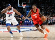 包含火箭主力中锋伤情严重，球队内线压力加大的词条