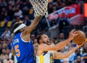 Faker重返赛场，锐不可当首场状态出色，勇士观众沸腾！